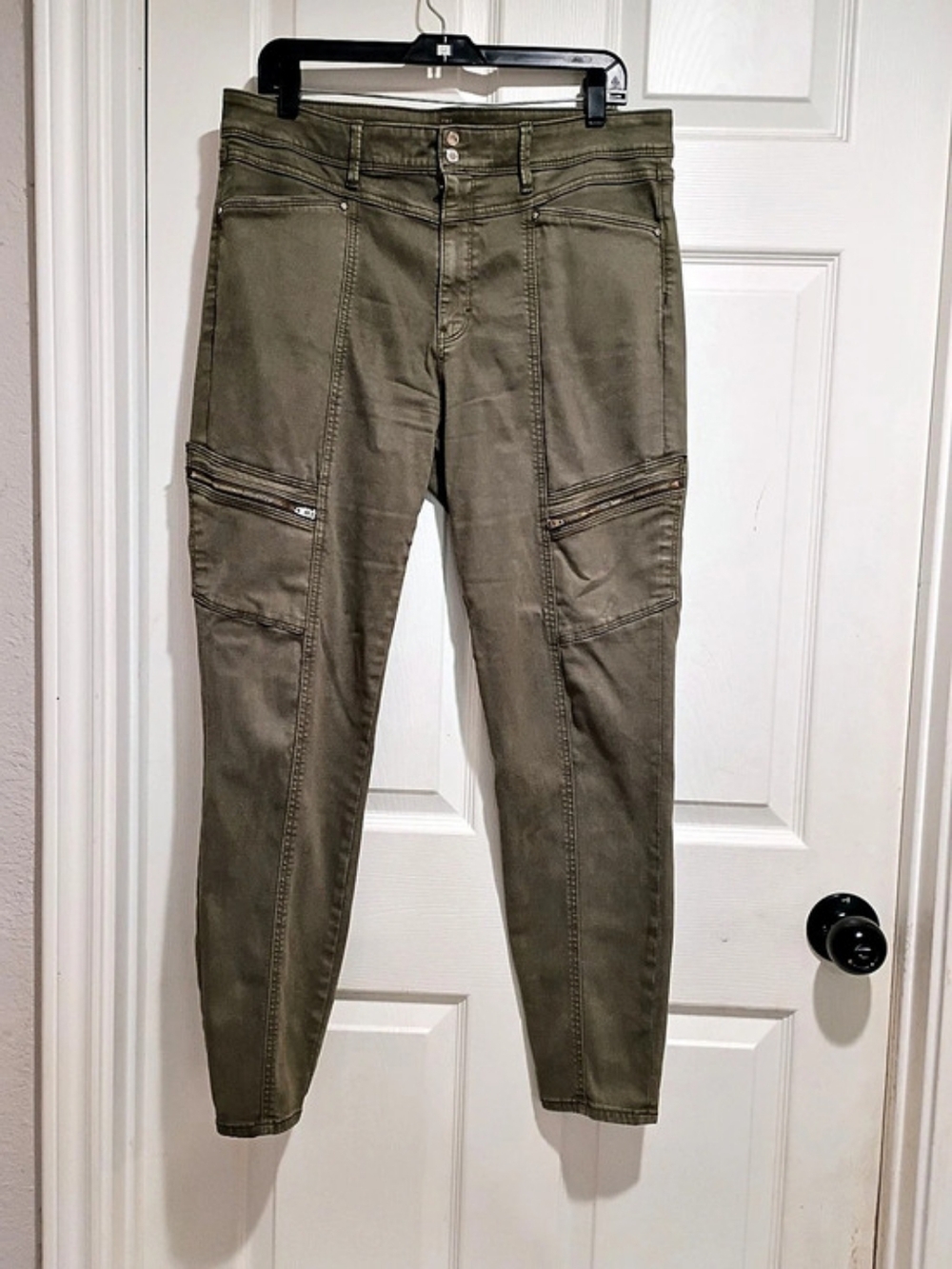 White House Black Market Olive Green Stretchy Cargo Skinny Ankle Pants Size 14